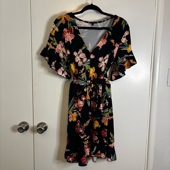 SHEIN Dresses & Skirts - SHEIN Back Floral Ruffled Wrap Mini Dress